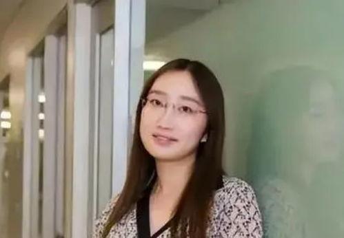 女满背吃瓜,揭秘网络红人的独特魅力