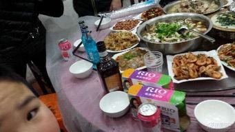 打牌吃瓜喝老酒,老酒时光里的欢乐人生