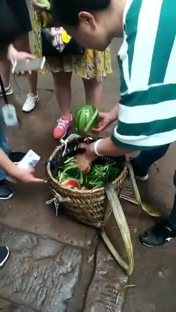 吃小瓜打沾水,夏日清凉美食之旅