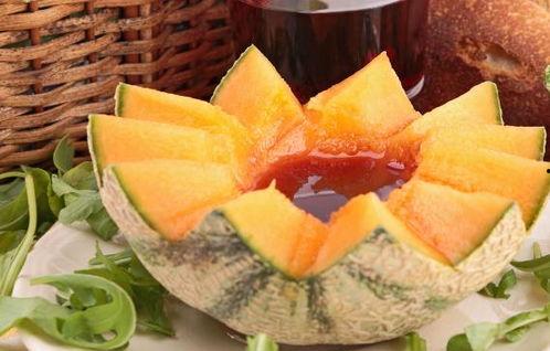 明星谁喜欢吃哈密瓜呀,瓜香四溢的甜蜜瞬间